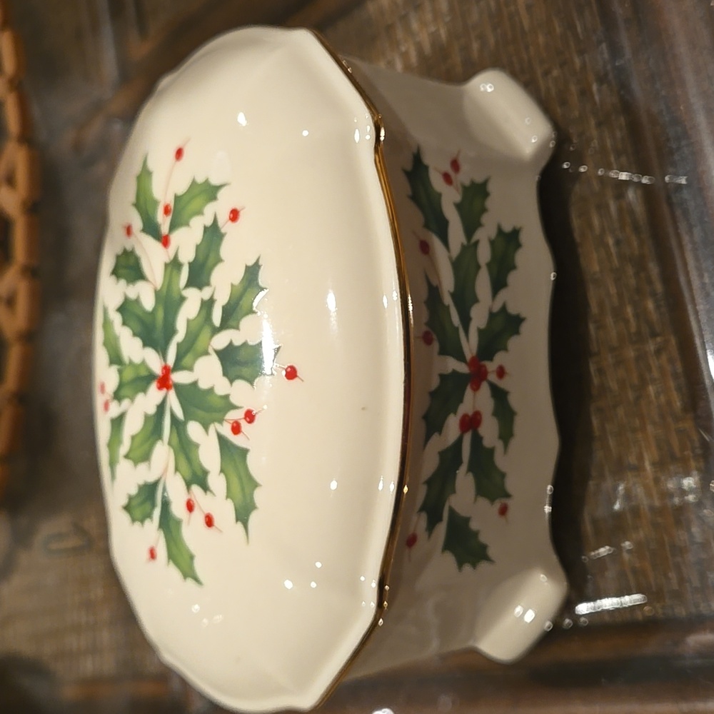 LENOX HOLIDAY ARCHIVE MUSICAL TRINKET BOX